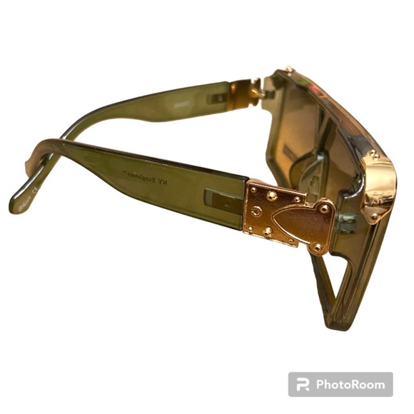 New York Sunglasses Trendy Green Lucite Square and Gold Metal Large Frame Shades - Picture 3 of 3